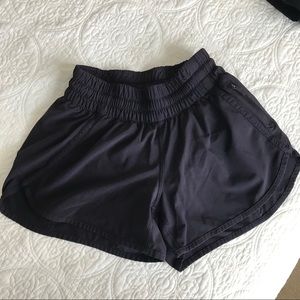 Lululemon tracker shorts